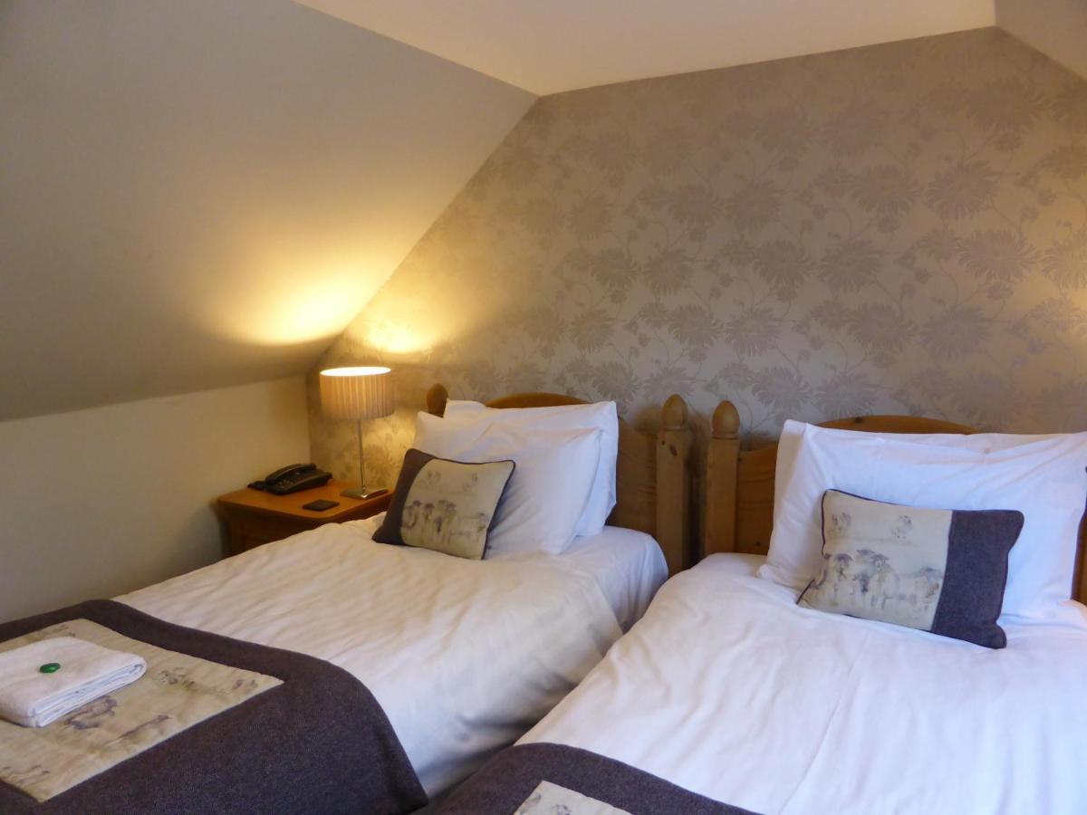 Glen Clova Hotel & Luxury Lodges Millton of Clova Bagian luar foto