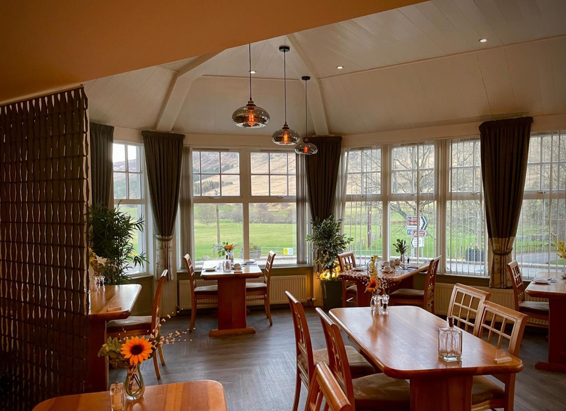 Glen Clova Hotel & Luxury Lodges Millton of Clova Bagian luar foto