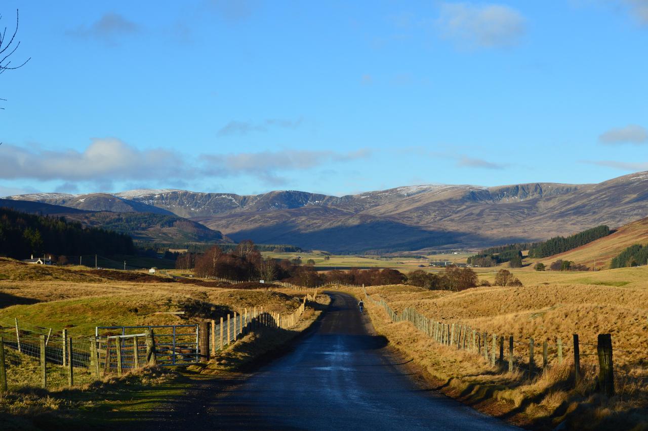 Glen Clova Hotel & Luxury Lodges Millton of Clova Bagian luar foto