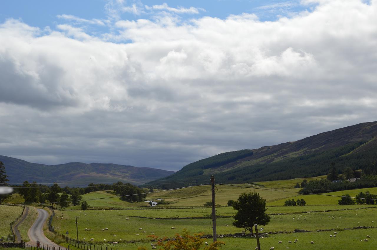 Glen Clova Hotel & Luxury Lodges Millton of Clova Bagian luar foto